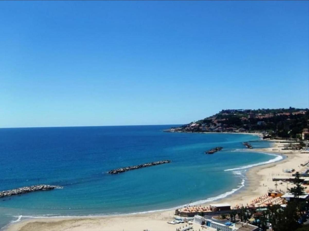 Sweet Home Badalucco 10 Min Dal Mare 4 Persone Luaran gambar